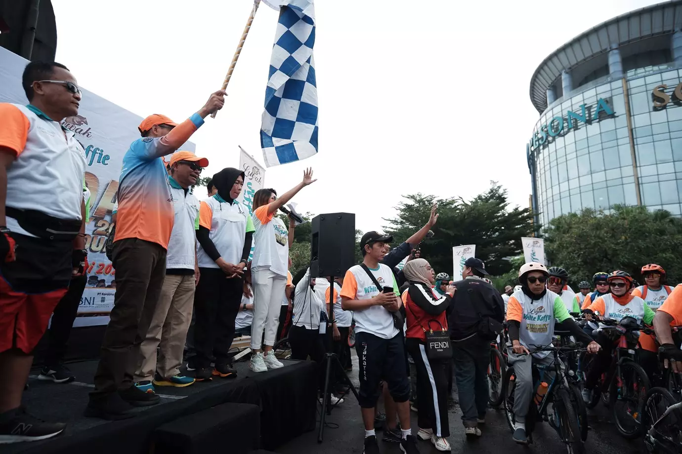 Wakil Wali Kota Lepas Peserta Sepeda dan Jalan Santai Depok Funday 2023
