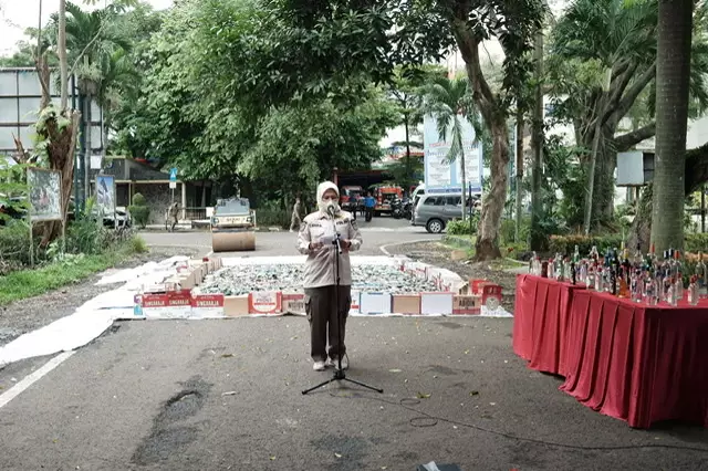 Pemkot Depok Musnahkan 1.901 Botol Minuman Beralkohol