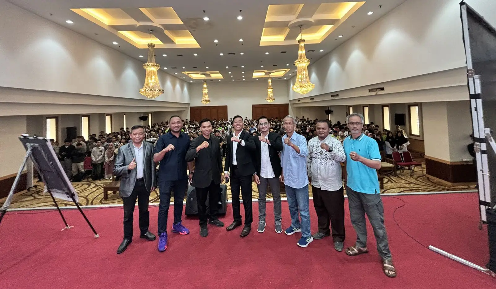 IAN Business School Bangun Semangat Ratusan Pelajar Depok Lewat Seminar Nasional