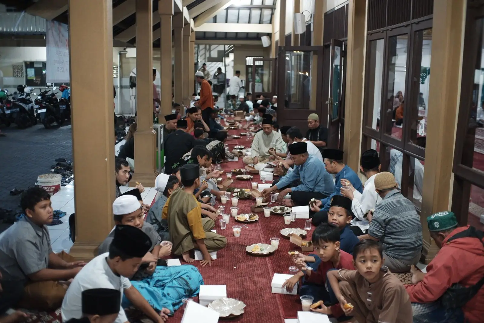 Pemkot Depok Gelar Buka Puasa Bersama di Masjid Al Muthmainnah, Dihadiri Puluhan Warga