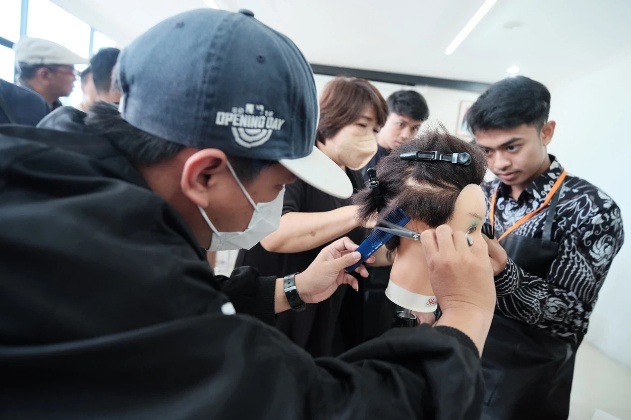 Materi Pelatihan Barber Jadi Bekal untuk Buka Usaha