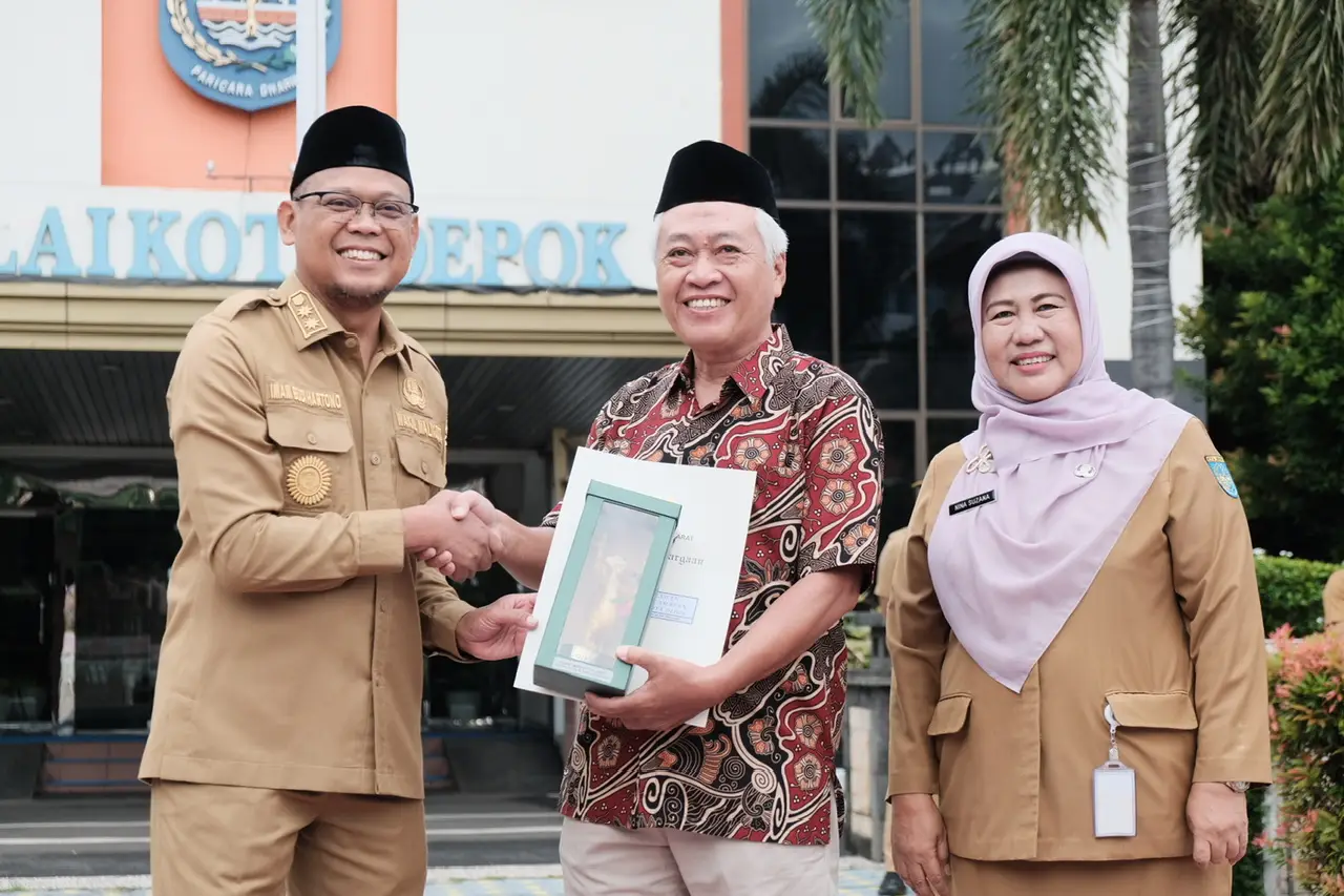 Wakil Wali Kota Depok Serahkan Penghargaan Proklim dan Sekolah Adiwiyata