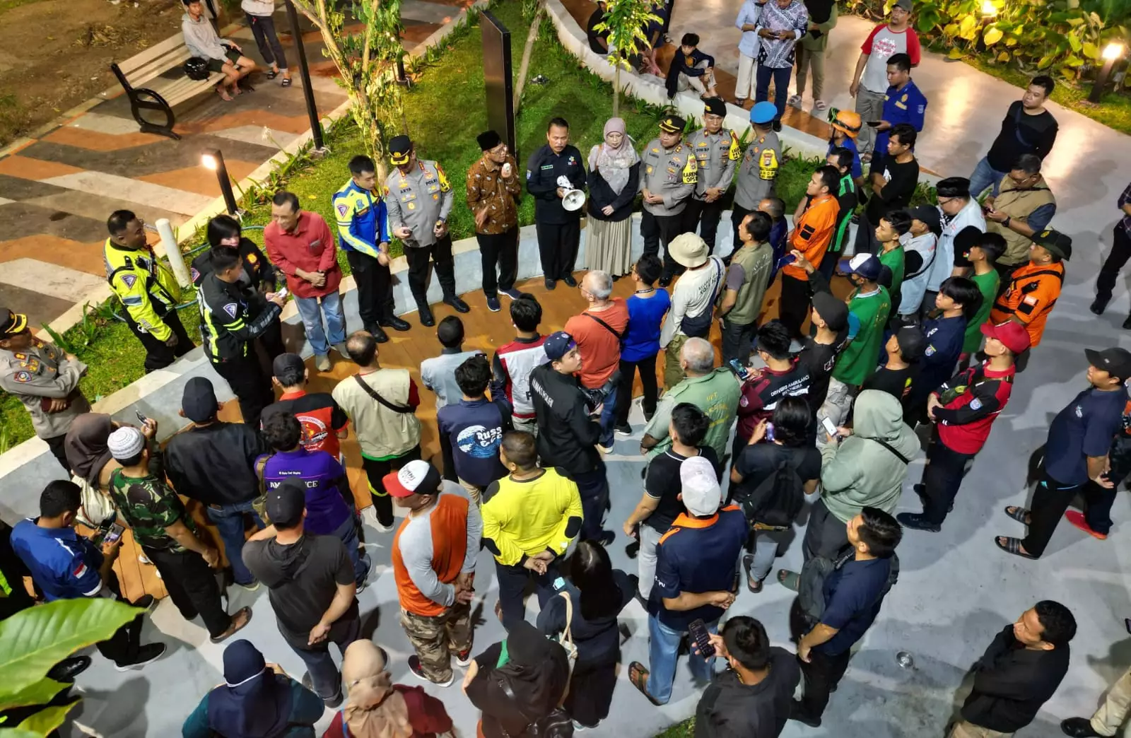 Damkar Depok Kerahkan Tujuh Anggota dalam Upaya Penanganan Kecelakaan di Subang