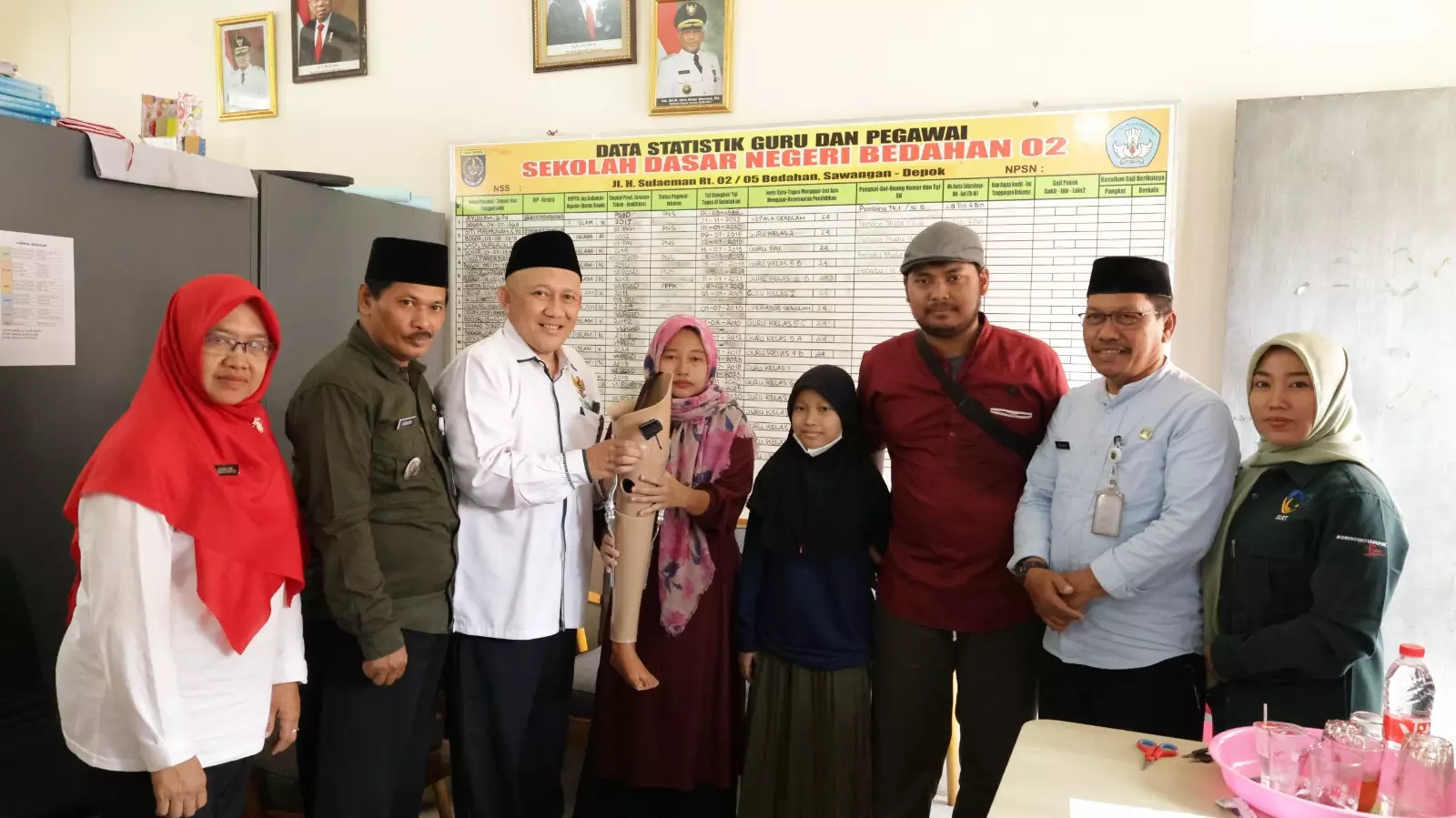 BAZNAS Depok Serahkan Bantuan Kaki Palsu kepada Warga Bedahan
