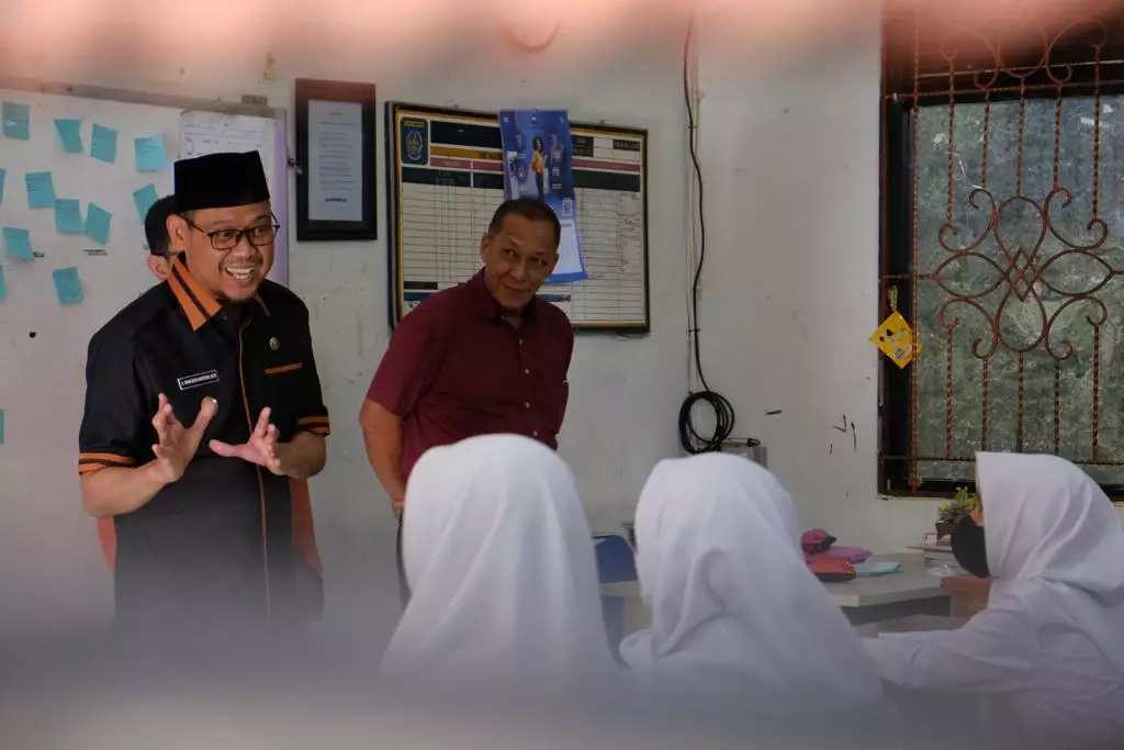 Tinjau KBM TA 2023/2024 di SMPN 2 Depok, Bang Imam: Alhamdulillah Berjalan Kondusif