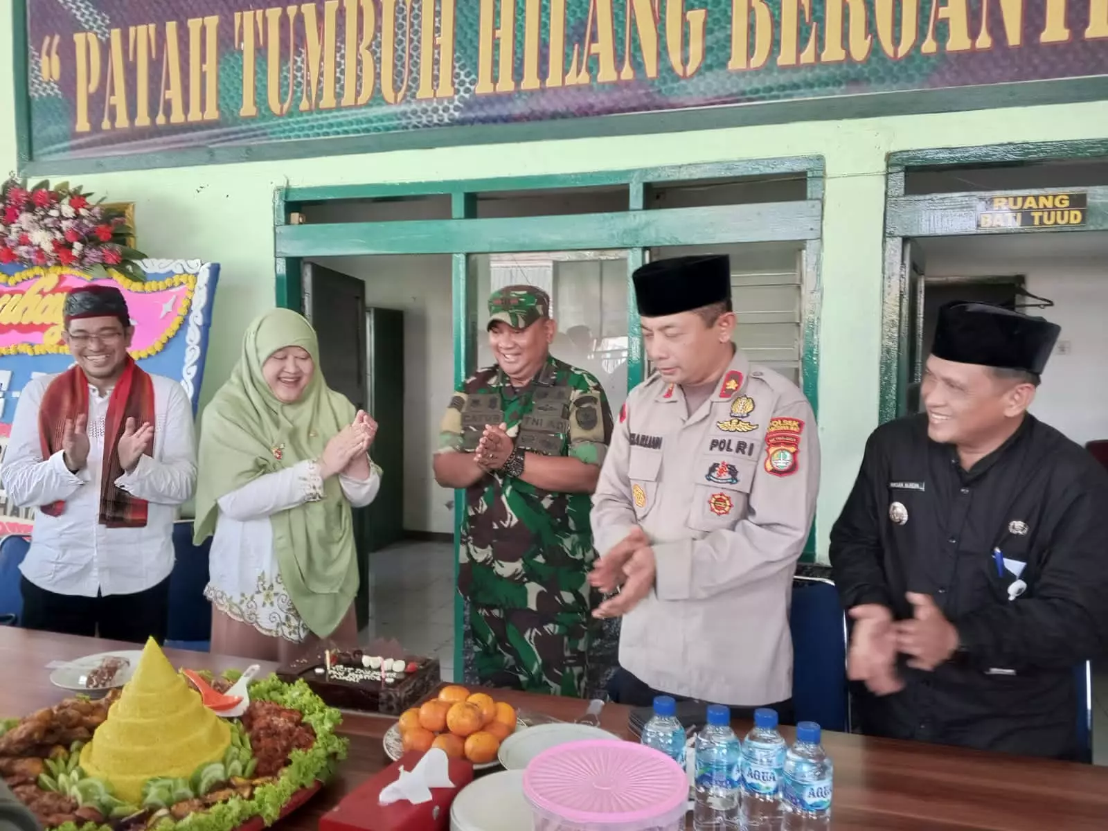 Koramil 01/Pancoran Mas Diberi Kejutan Saat HUT ke-78 TNI