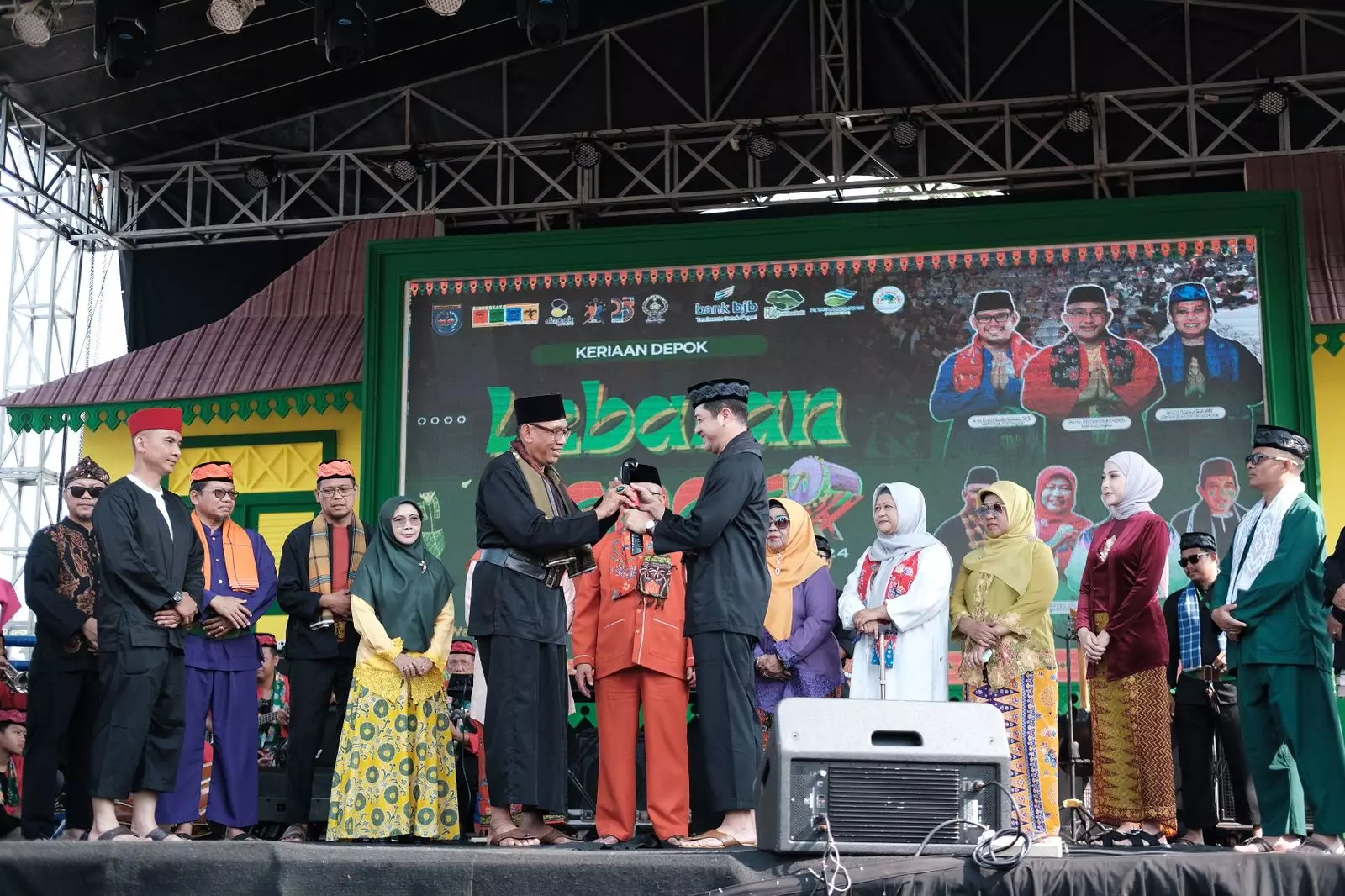Kapolres dan Dandim 0508 Jadi Anggota Kehormatan KOOD, Dapat Sarung dan Golok