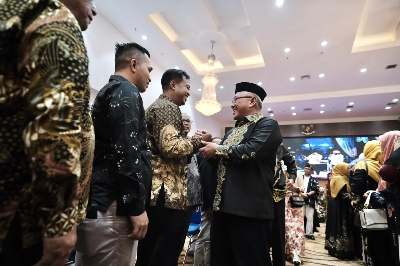 Kiai Idris Hadiri Pagelaran Kenangan Mengabdi untuk Depok