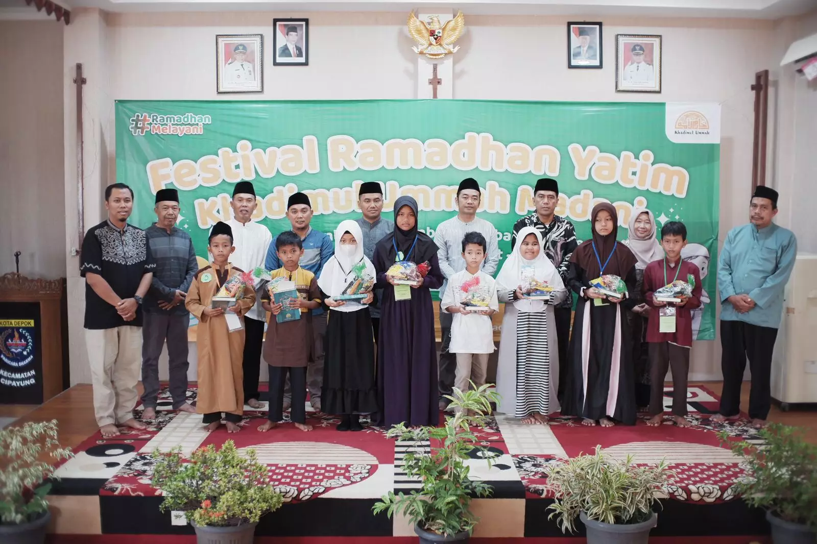Ratusan Anak Yatim di Cipayung Diberi Santunan