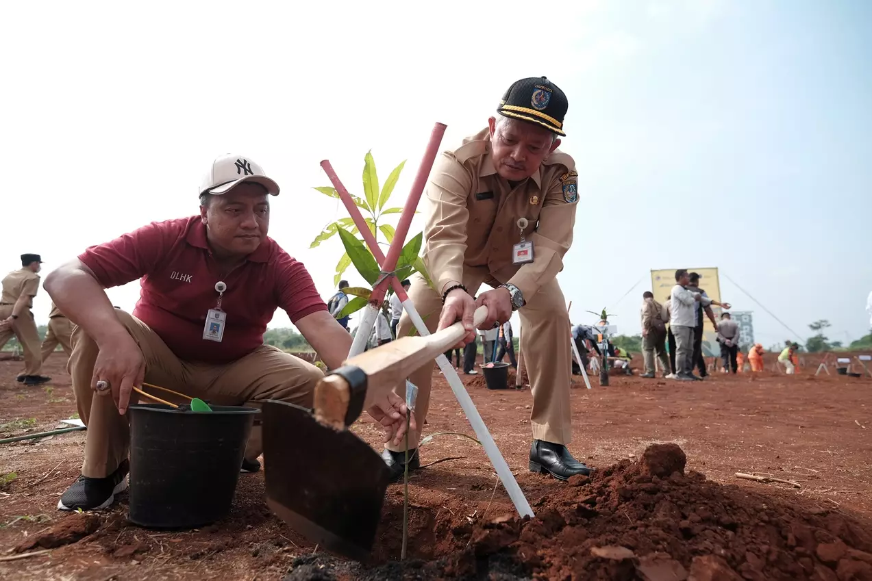 Aspemkesra Tanam Pohon di UIII dalam Rangka Peringatan Hari Menanam Pohon Sedunia Tahun 2022