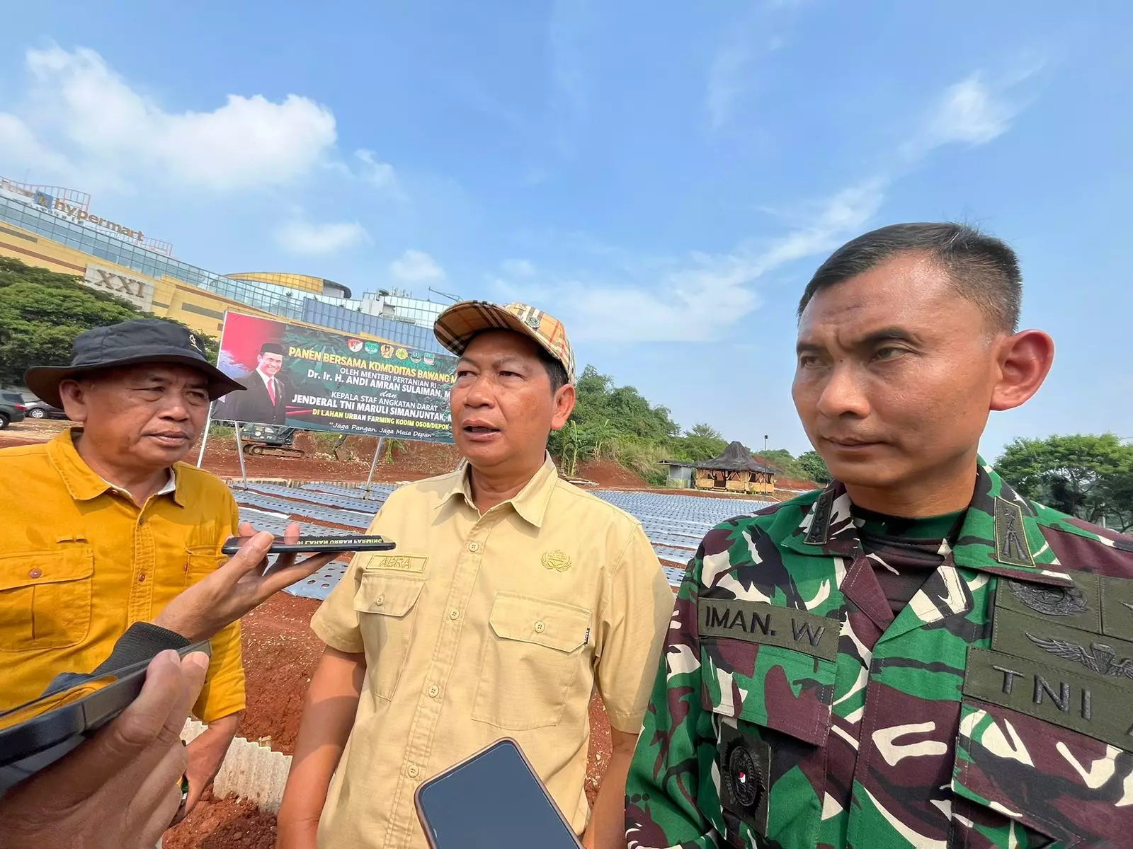 Dukung Urban Farming Kodim 0508/Depok, DLHK Berikan 2.000 Karung Pupuk Kompos