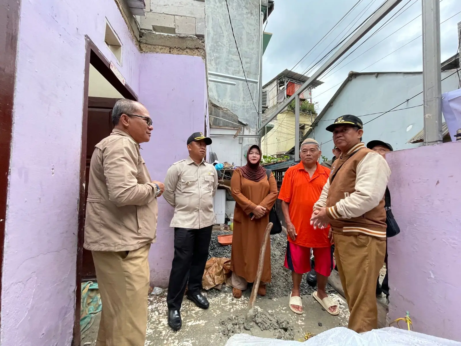 Survei Rumah Rusak di Beji Timur, LAZISMU Hadir Beri Bantuan