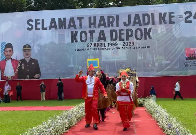Meriahkan Hari Jadi ke-24 Kota Depok, Disnaker Tampilkan Pakaian Adat Maluku dan Papua