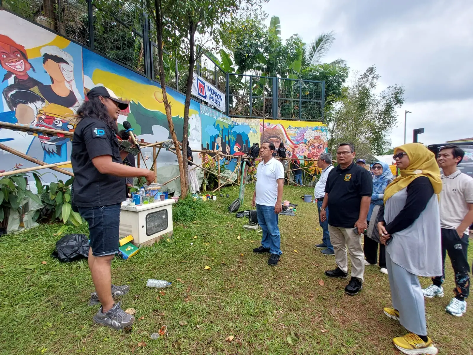 Chandra Rahmansyah Apresiasi Antusiasme Peserta Lomba Mural di Alun-alun Depok