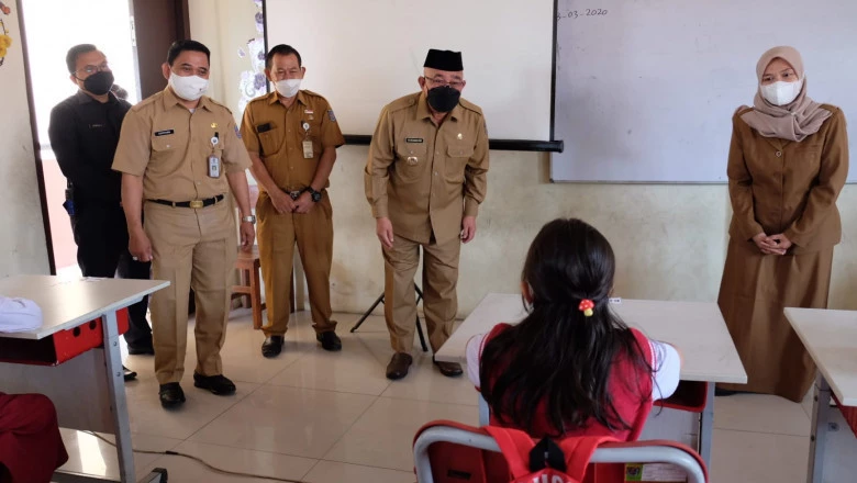 Tinjau Simulasi PTMT, Wali Kota Pastikan Prokes Diterapkan dengan Ketat             