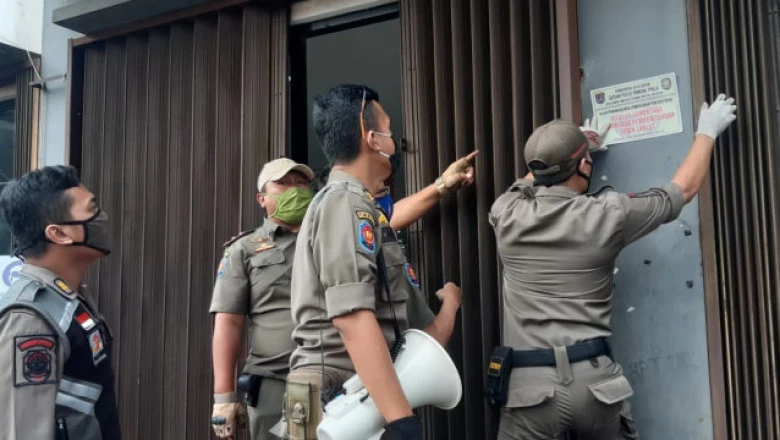 Melanggar PSBB, Toko Pakaian di Cipayung Ditutup Sementara 