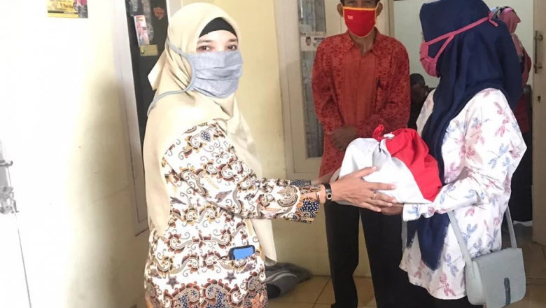 Dinsos Depok Salurkan Paket Sembako untuk PMKS