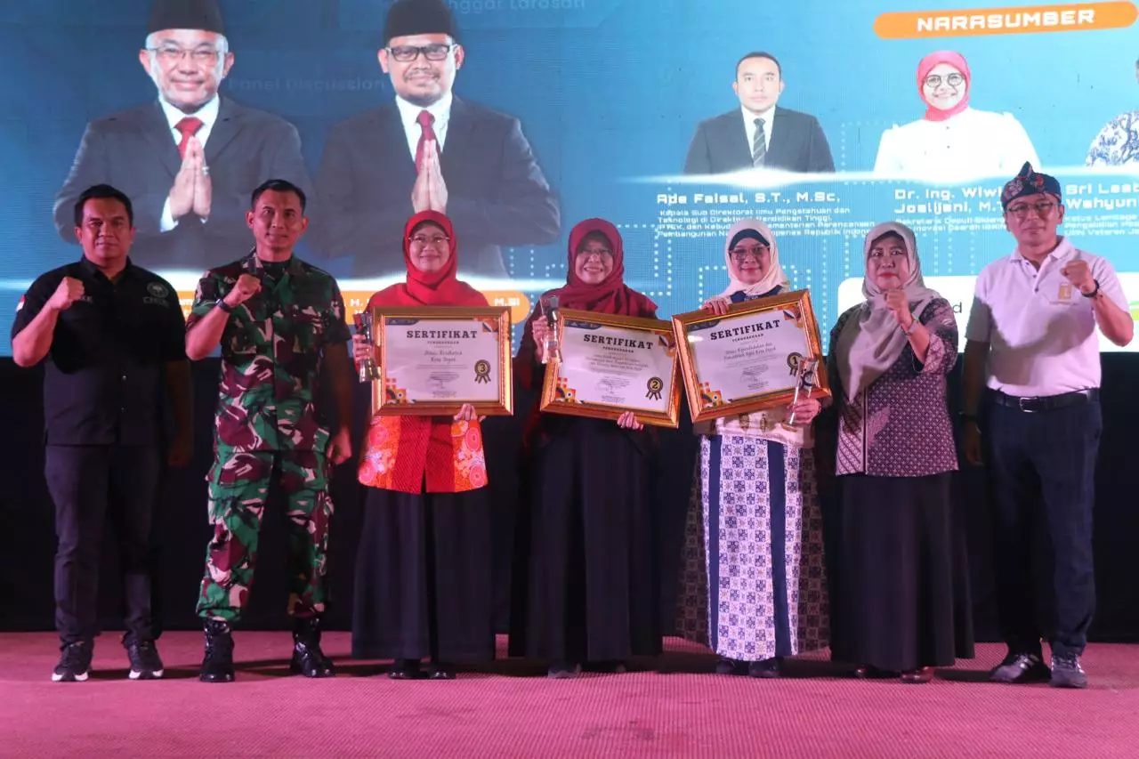 Pj Sekda Depok Serahkan Penghargaan Anugerah Inovasi Perangkat Daerah, Disdukcapil Jadi yang Terbaik