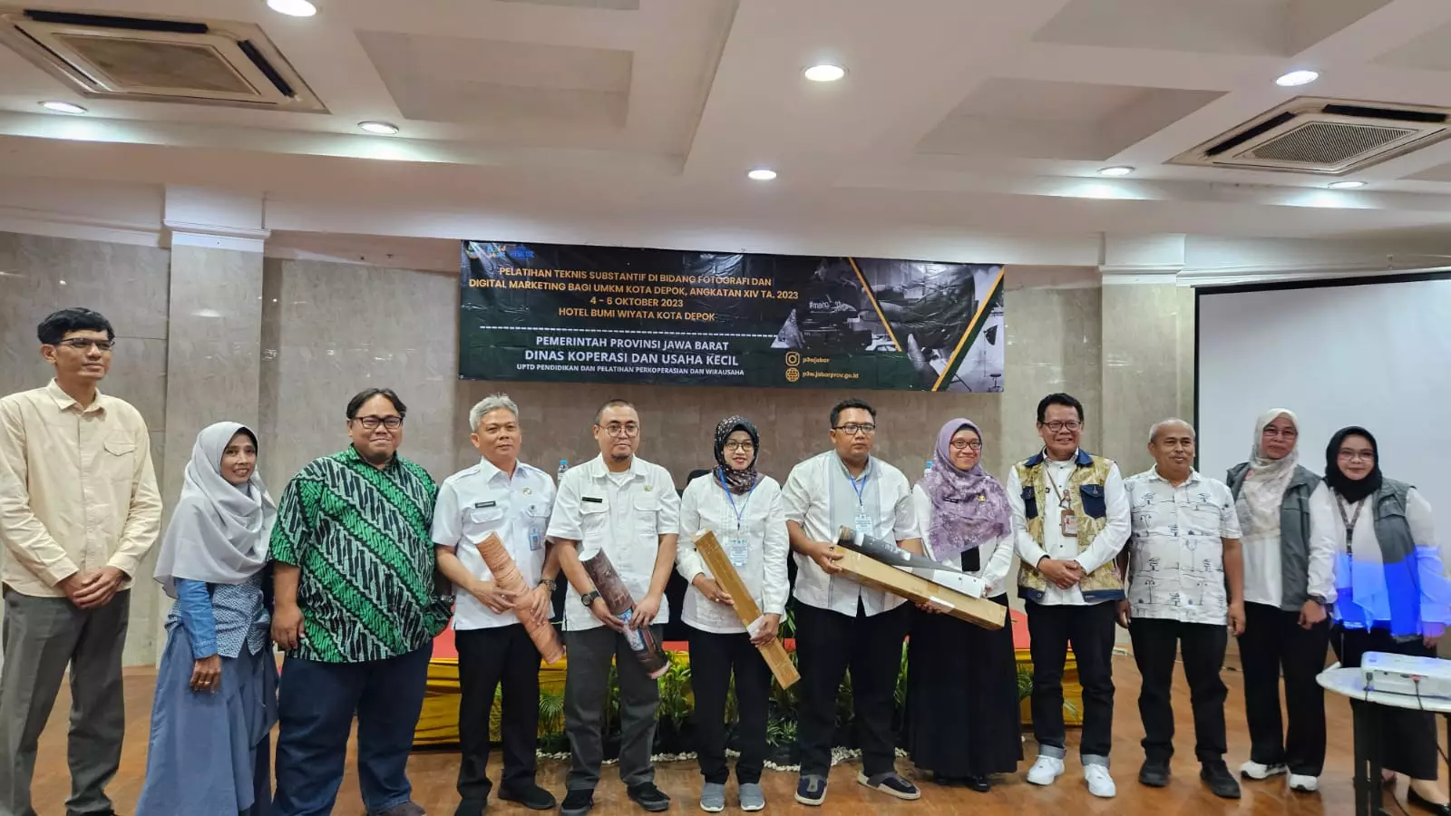 Diskuk Jabar Latih Puluhan UMKM Depok Fotografi dan Digital Marketing
