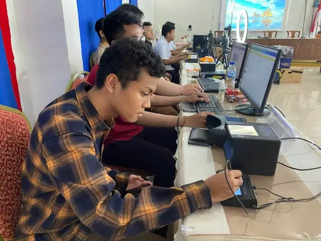 Disdukcapil Depok Berhasil Rekam 952 E-KTP Siswa di Lima Sekolah