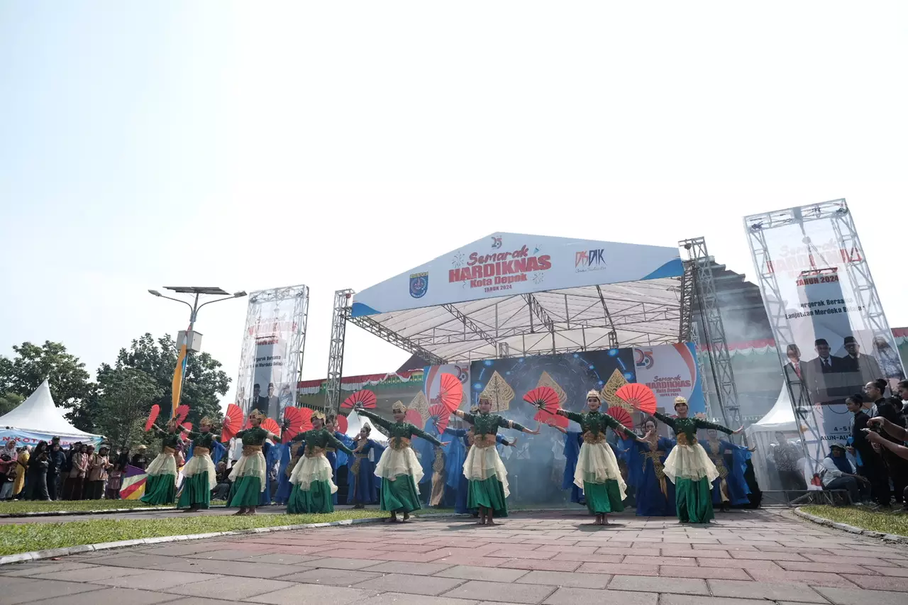 Puluhan Pelajar Tampilkan Kolaborasi Seni Pada Acara Puncak Hardiknas 2024 Tingkat Kota Depok