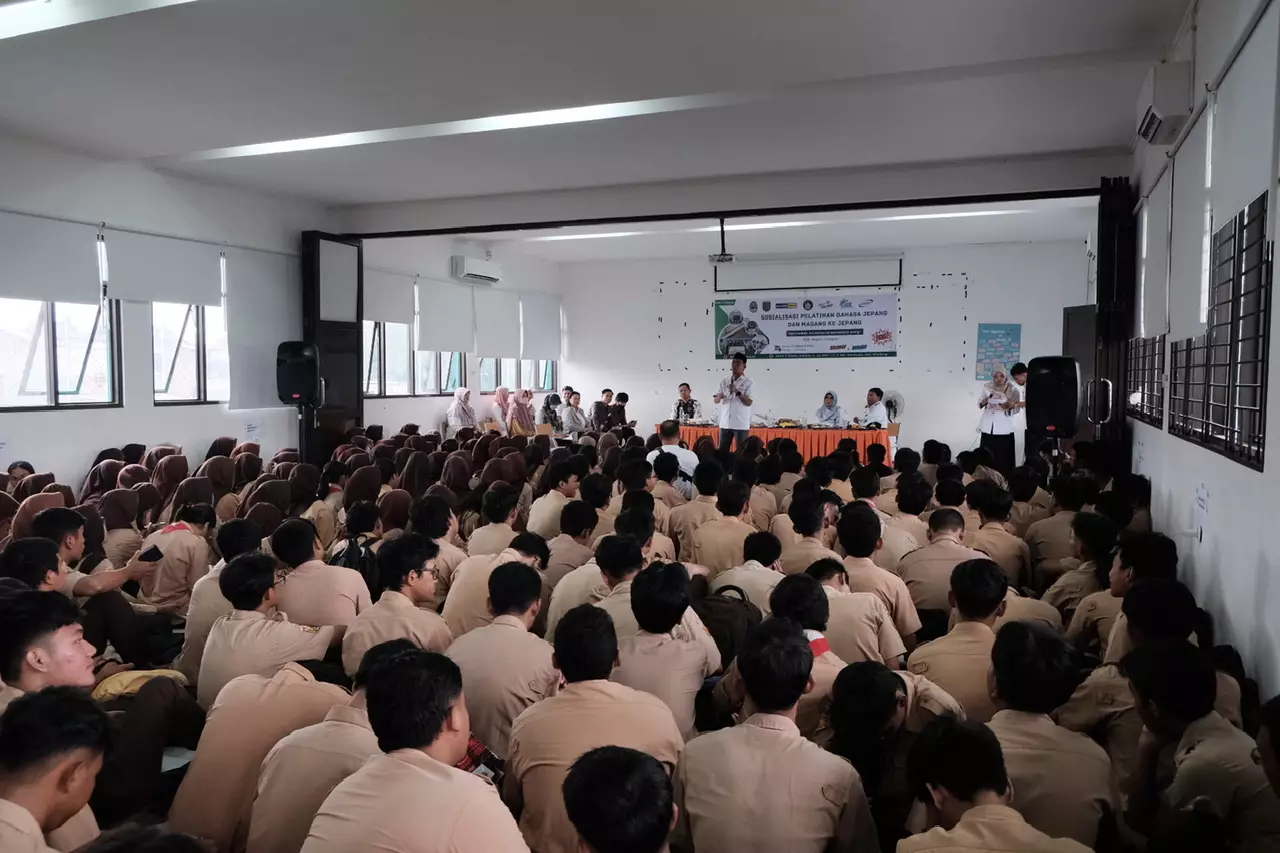 Disnaker Sosialisasikan Program Magang ke Jepang di SMKN 3 Depok