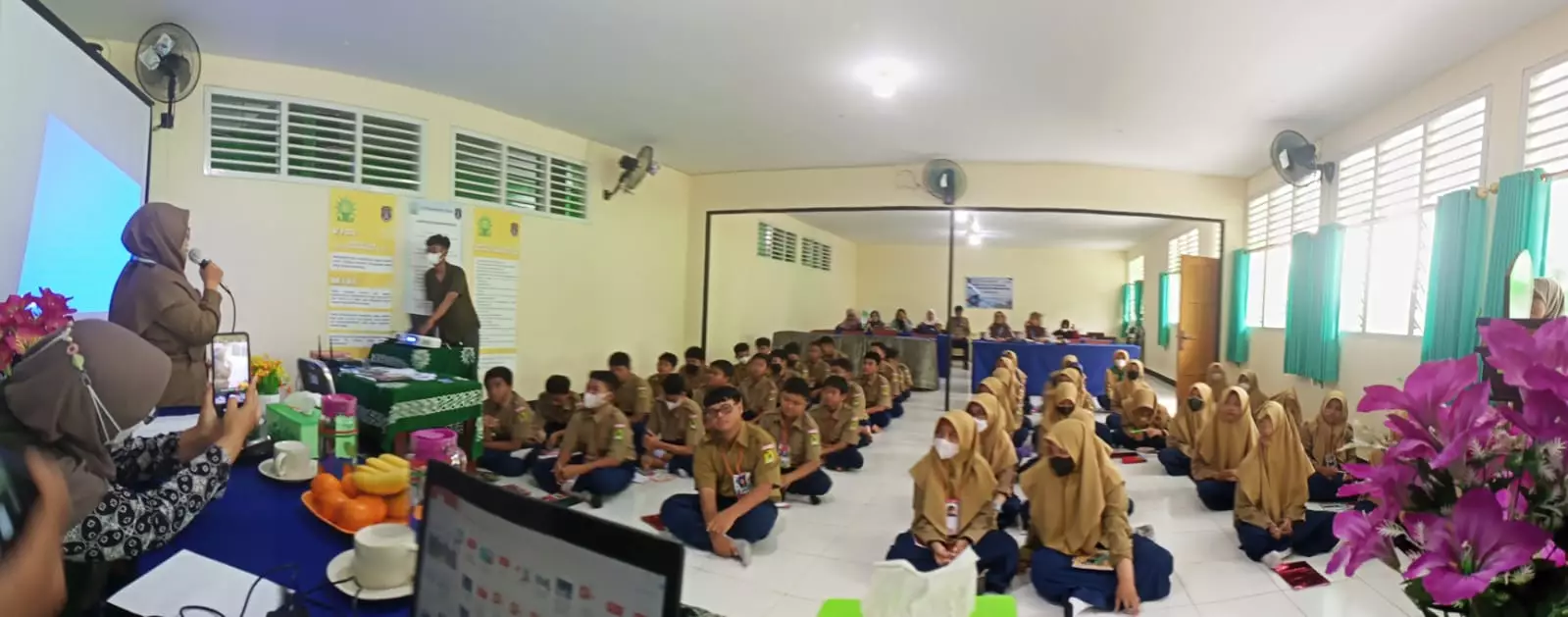 UPS Kelurahan Beji Edukasi Pemilahan Sampah ke Siswa SMP