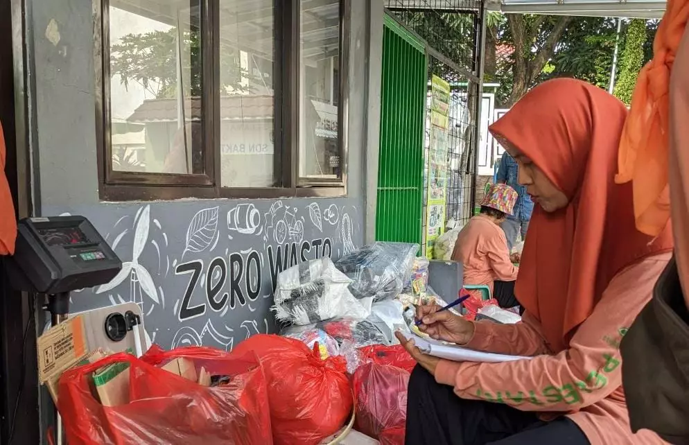 Tiap Dua Pekan, Bank Sampah Annisa RW 19 Baktijaya Mampu Kumpulkan 1 Ton Sampah