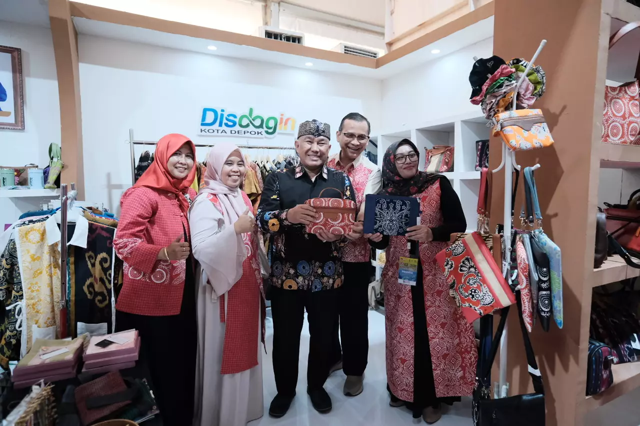 Wali Kota Depok Kunjungi Stan Kota Depok pada ICE 2024