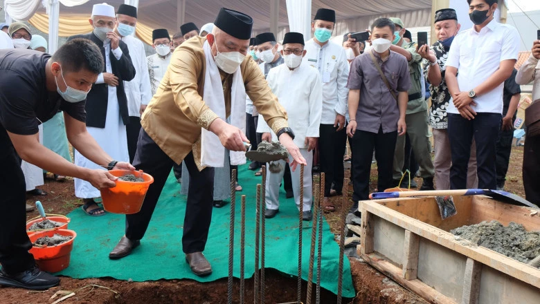 Wali Kota Letakkan Batu Pertama Pembangunan Masjid Al Urwatul Wutsqo di Kelurahan Tanah Baru