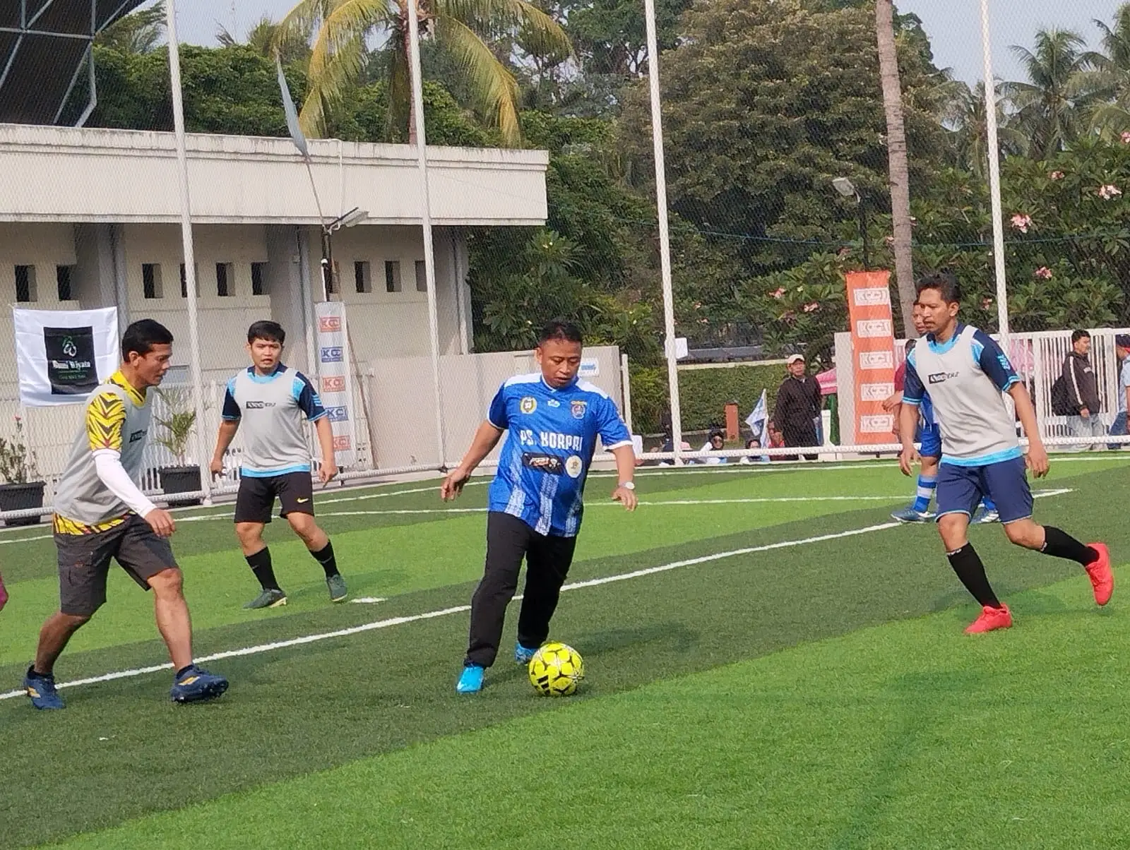 Laga Eksibisi Turnamen Mini Soccer FSB Kamiparho, Wali Kota Depok Unjuk Skill Main Bola