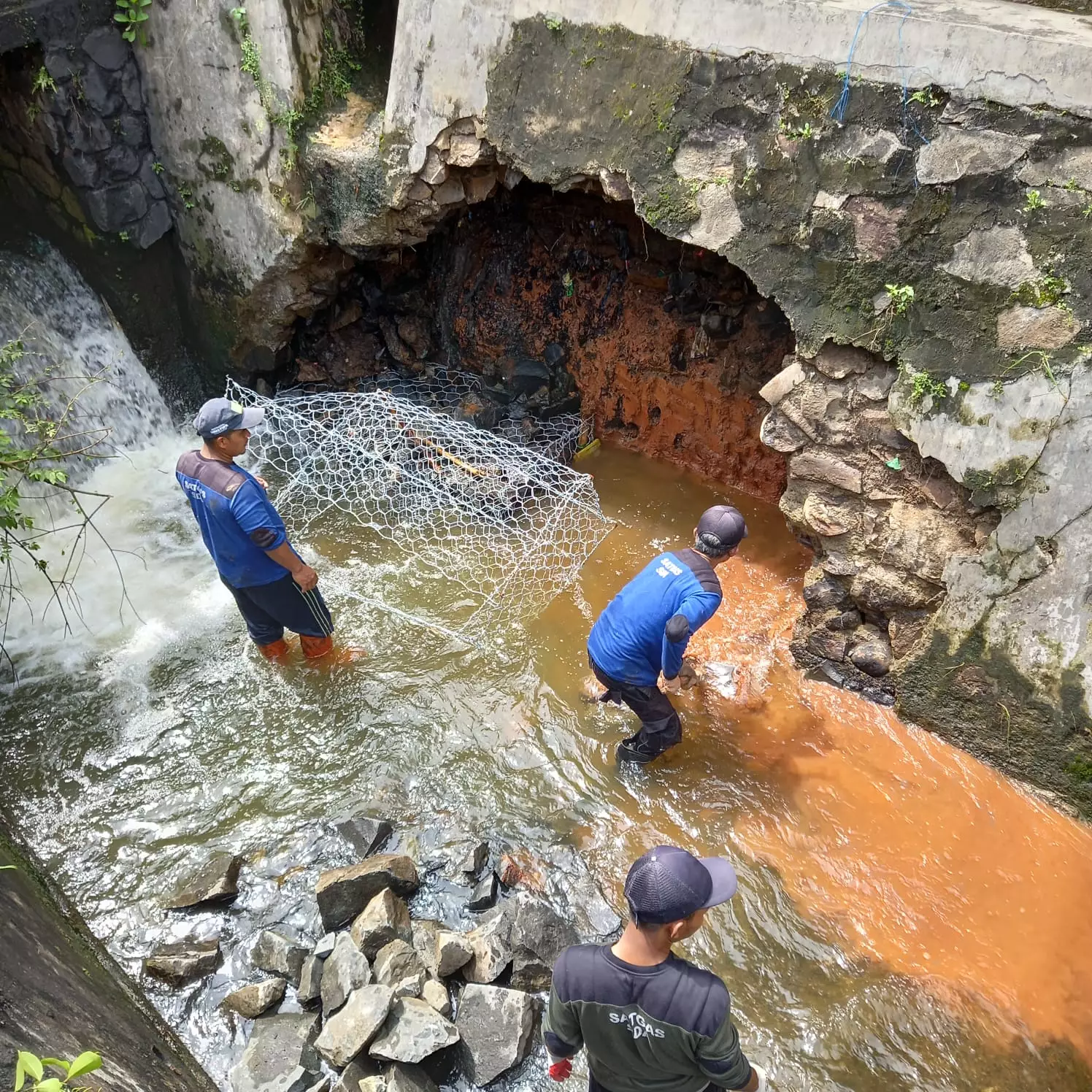 Satgas DPUPR Depok Perbaiki Saluran Amblas di Jalan Situ Pedongkelan