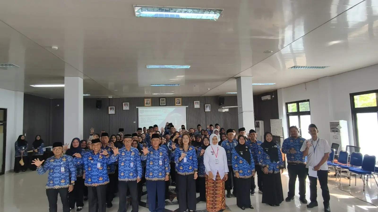Aparatur Kecamatan Sukmajaya Komitmen Tingkatkan Pelayanan Menuju WBK dan WBBM