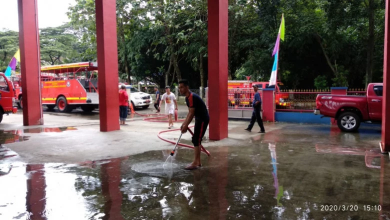 Cegah Covid-19, Personel Damkar Depok Bersih-bersih Kantor
