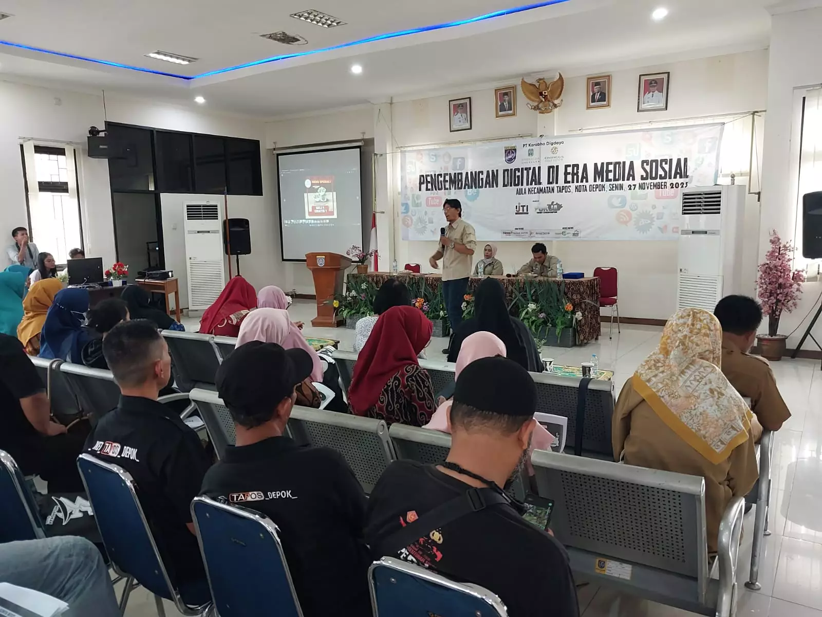 Stakeholder Kecamatan Tapos Dapat Pelatihan Pengembangan Medsos