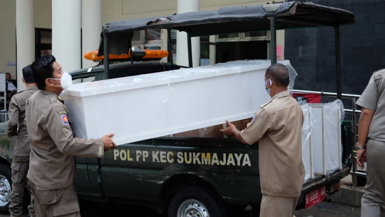 Kecamatan Sukmajaya Terima Stok Peti Jenazah