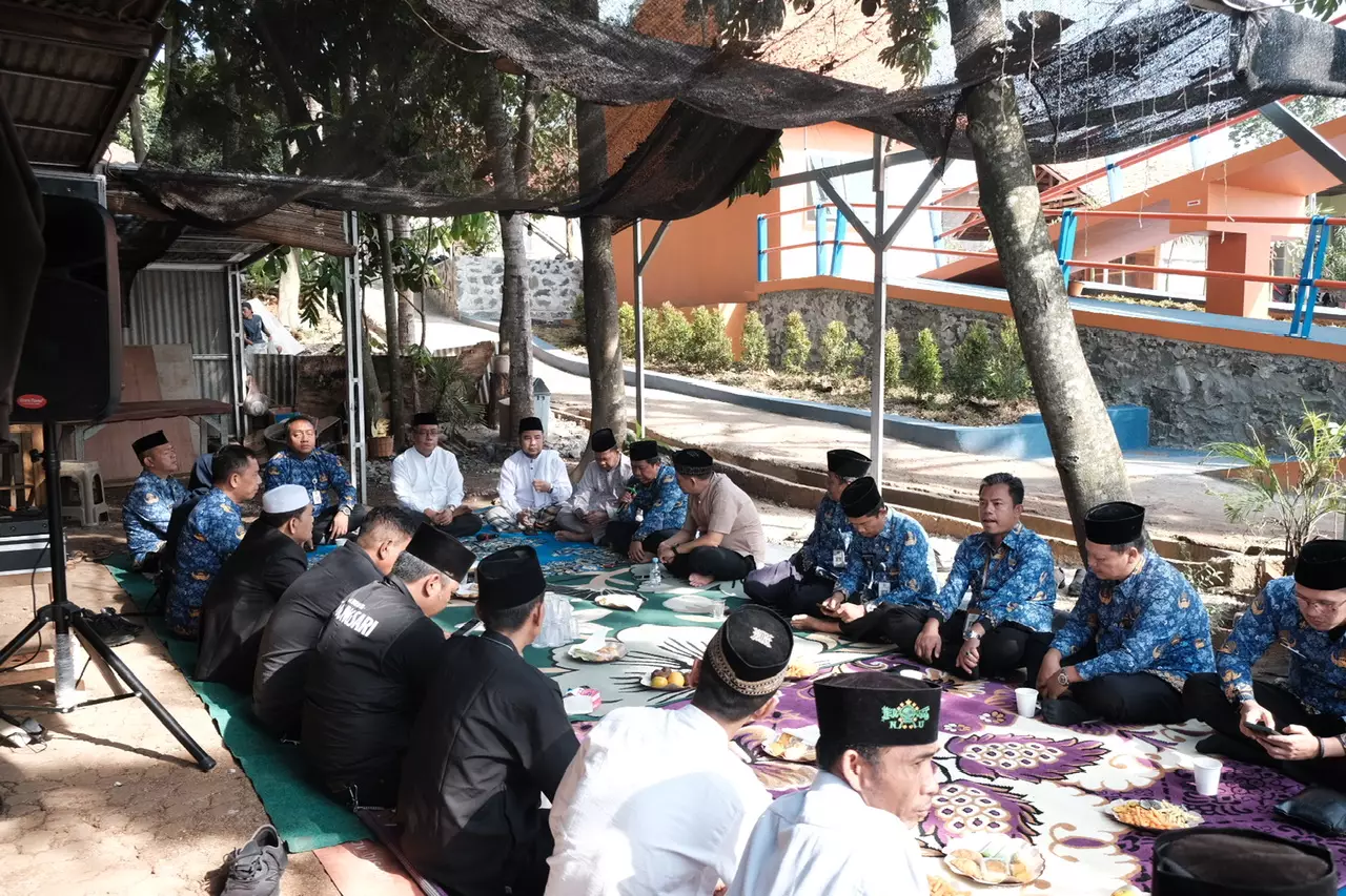 DLHK Depok Gelar Pengajian Pembukaan Jembatan Gantung Taman Albar