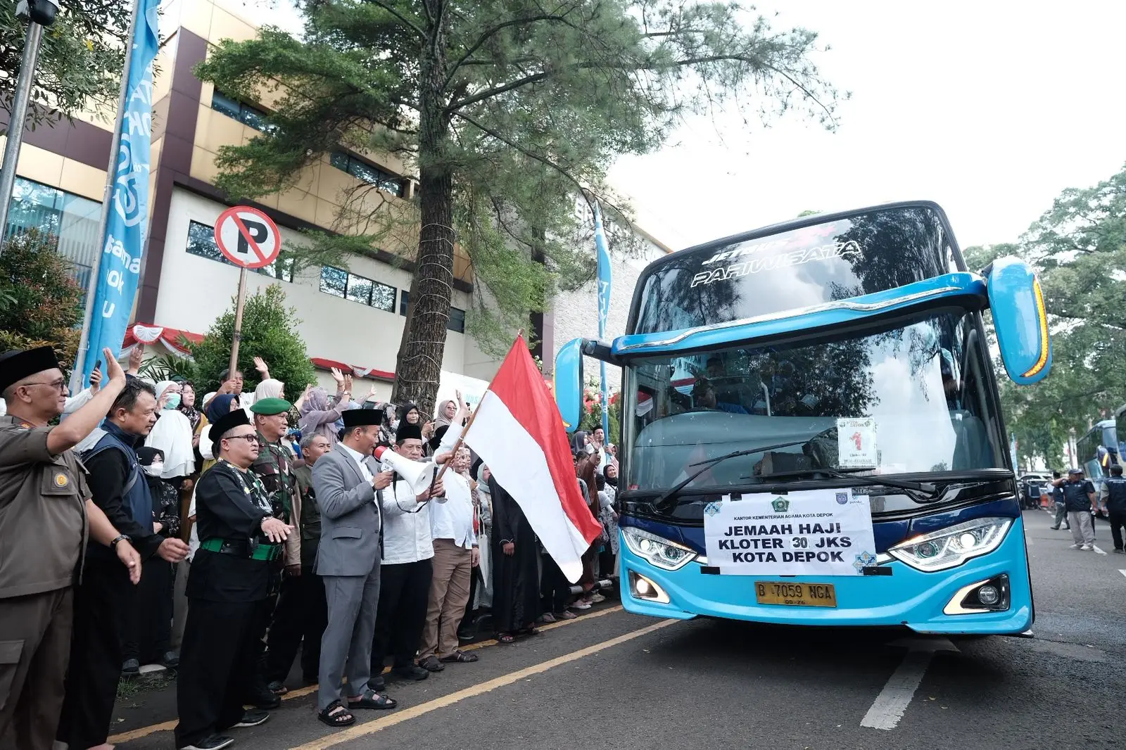 Ratusan Jamaah Calhaj Kloter 30 dan 31 Asal Depok Dilepas Menuju Tanah Suci