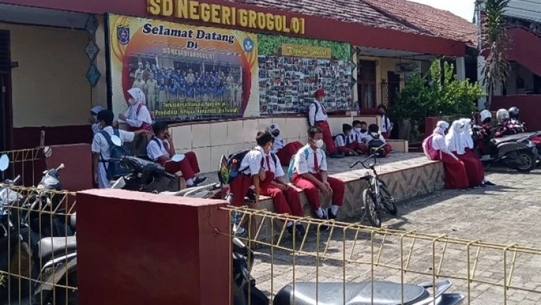 Prokes di SDN Grogol 01 Dijalankan Ketat, Pihak Sekolah Sediakan Wastafel Hingga Pengukur Suhu Tubuh