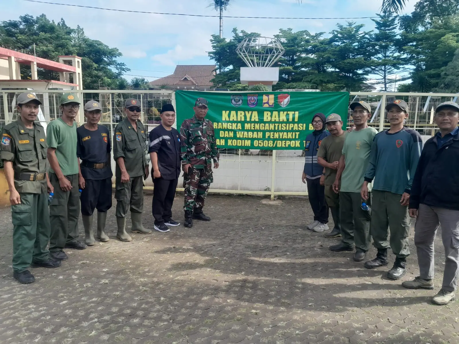 Karya Bakti Kodim Depok di Jalur Kali RW 10 Diapresiasi Lurah Ratujaya