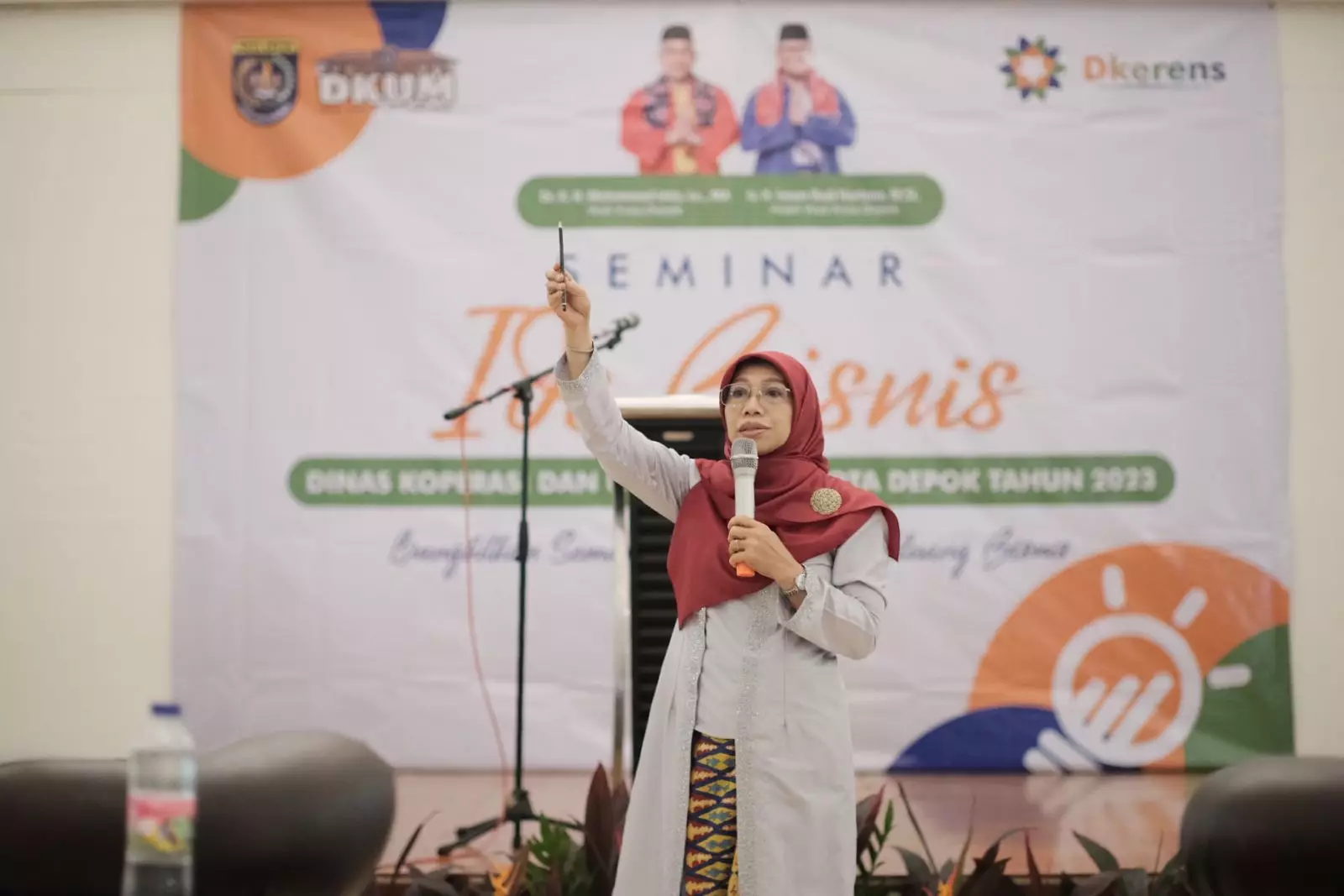 Hadiri Seminar Ide Bisnis, Elly Farida : Dekranasda Siap Berkolaborasi
