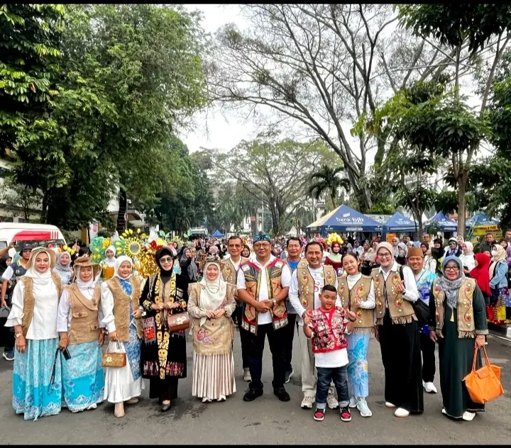 Recycled Fashion Memukau di DCFD, Cing Ikah Dorong Kreativitas Daur Ulang Warga Depok