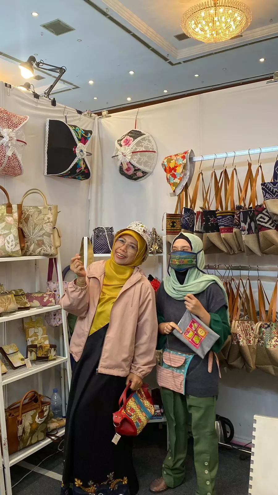 Kunjungi IKM Depok di Inacraft 2023, Elly Farida: Produk yang Dijual Laris Manis