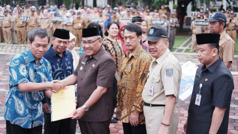 Penyerahan SK Pensiun Purnabakti 9 ASN Pemkot Depok Tahun 2020