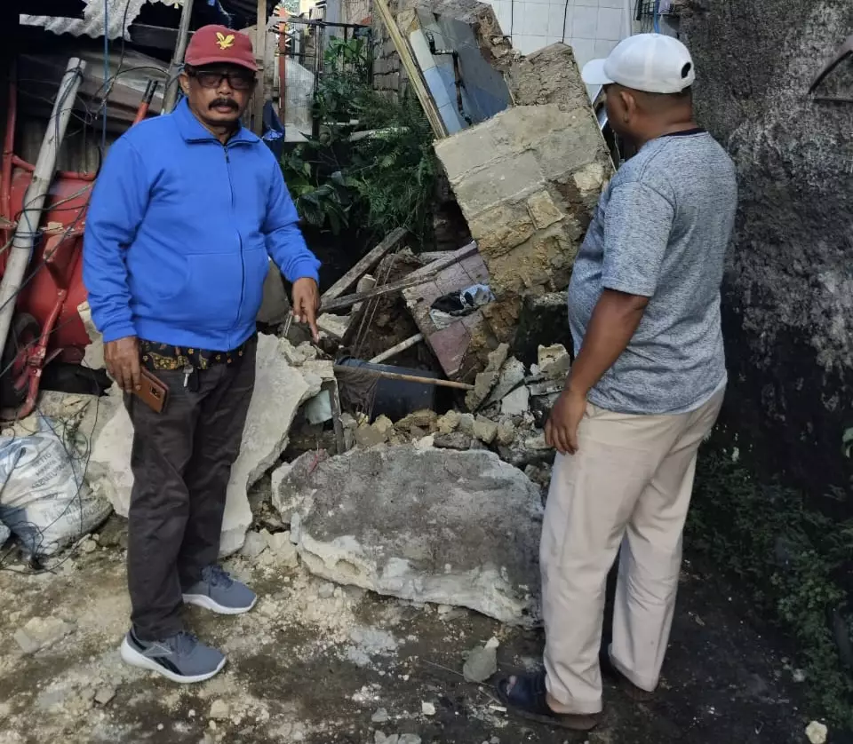 Tinjau Longsor, Lurah Abadijaya Pastikan Sudah Dapat Penanganan