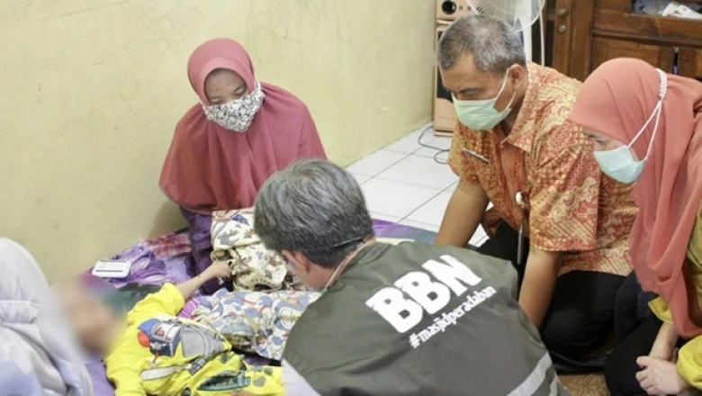 Kadiskominfo Kunjungi Pasien Hidrosefalus di Kelurahan Bedahan