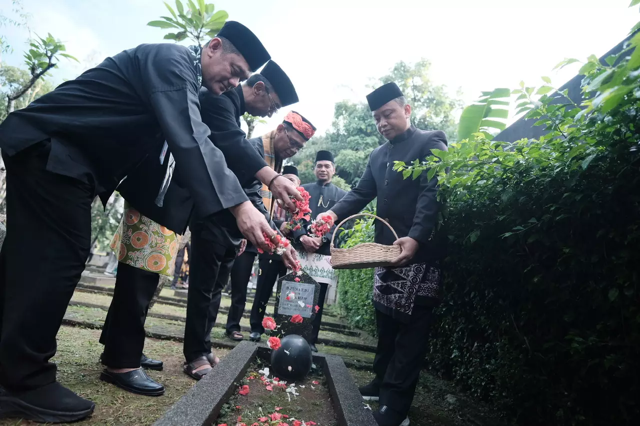 Sambut Hari Jadi Ke-25, Pemkot Depok Ziarah Ke TMP Kalimulya