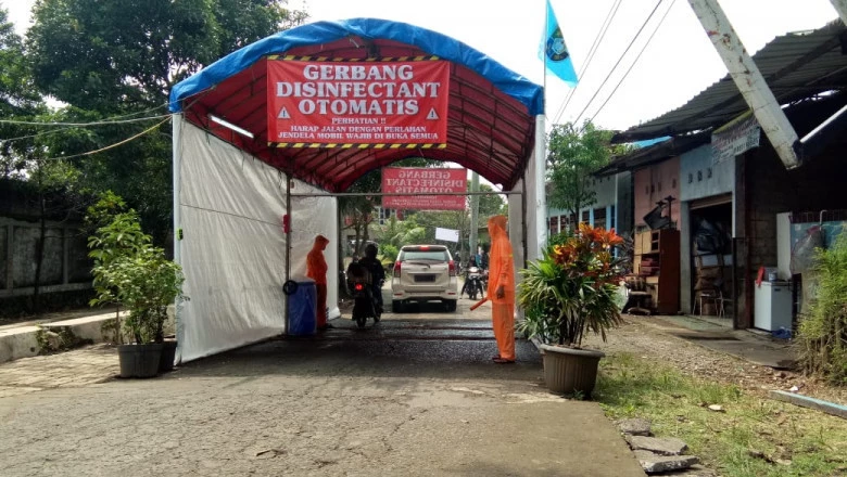 Warga Komplek Marinir di Panmas Buat Gerbang Disinfektan Otomatis