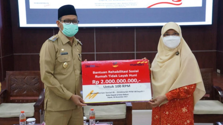 Kemensos Bersama Anggota DPR Komisi VIII Gelontorkan Bantuan Rehabilitasi 80 Rutilahu di Depok