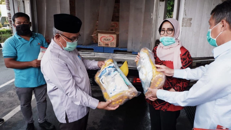 Wali Kota Depok Terima Bantuan Dari Komunitas Depok Peduli